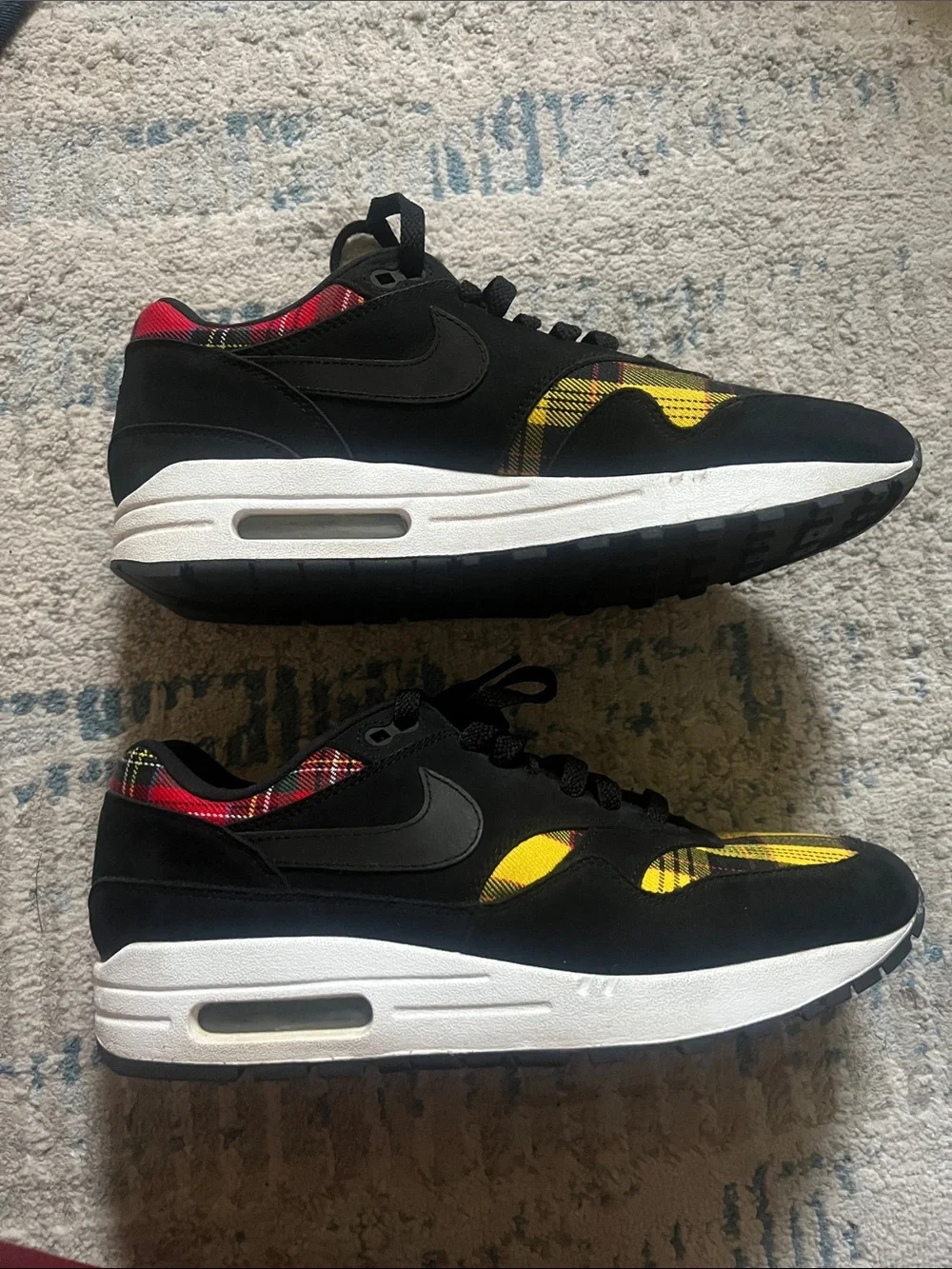 Nikes women’s air max 1 SE “Tartan”